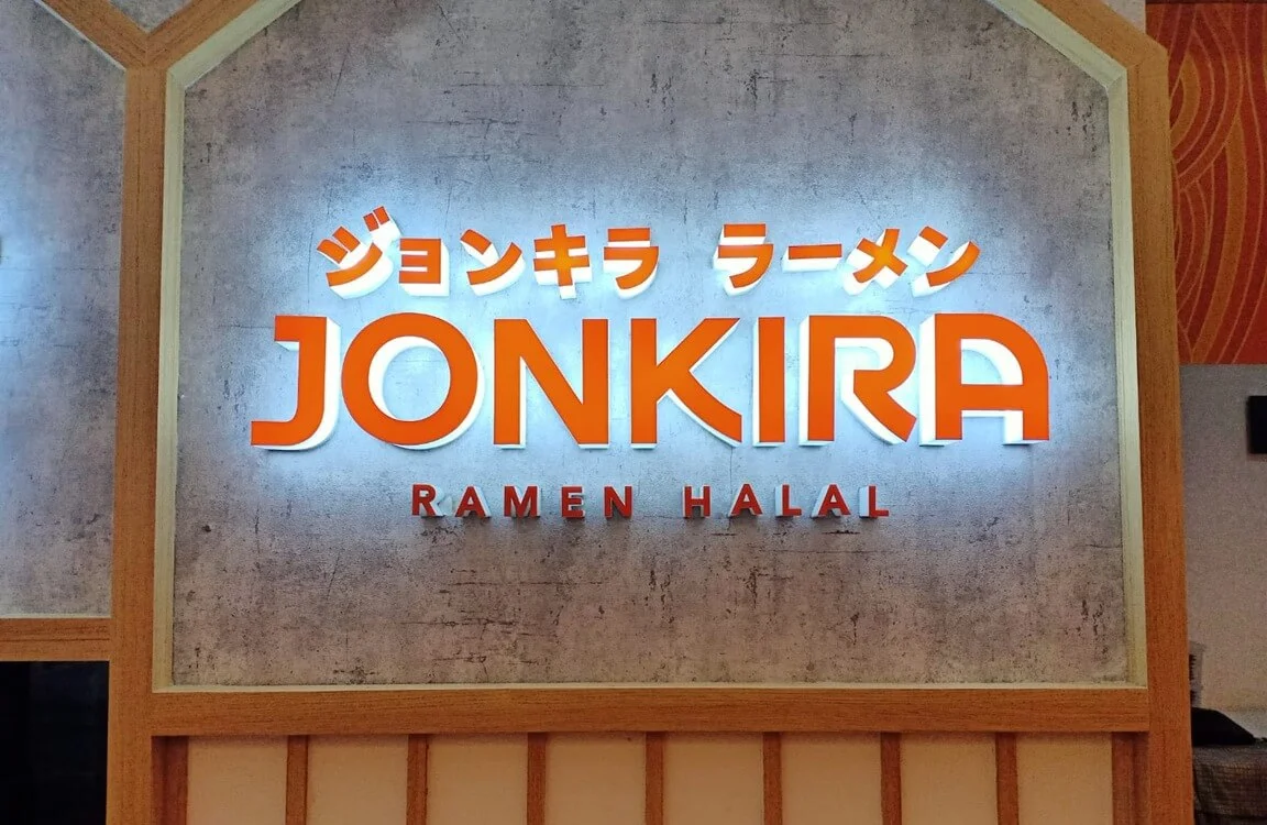 Cara Pasang Huruf Timbul